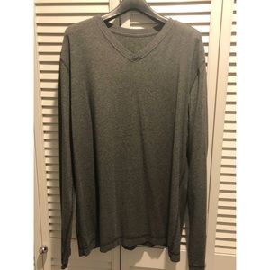 Men’s lululemon v-neck moisture wicking LS